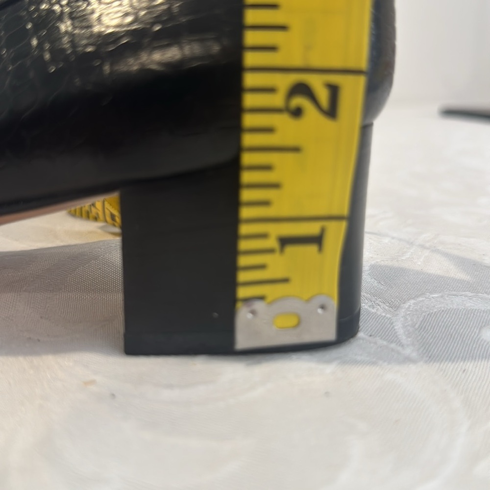 Ladies Ferragamo Black Heels. Ladies 7AA - Picture 11 of 11